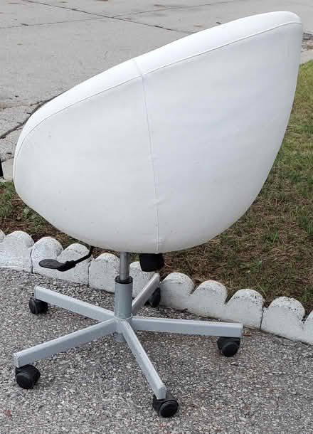 Photo of free Computer/make-up table chair (Northeast Newmarket) #4