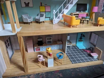 Photo of free Dolls house (L6) #1
