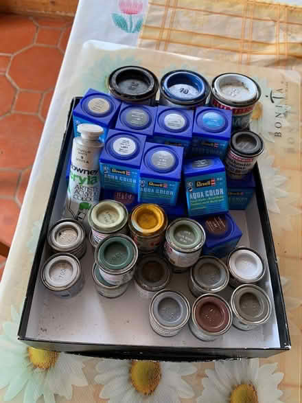 Photo of free model makers' acrylic paints (Willington MK44) #1