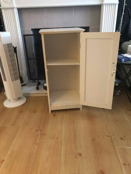 Photo of free Small cabinet (Leigh kent) #1