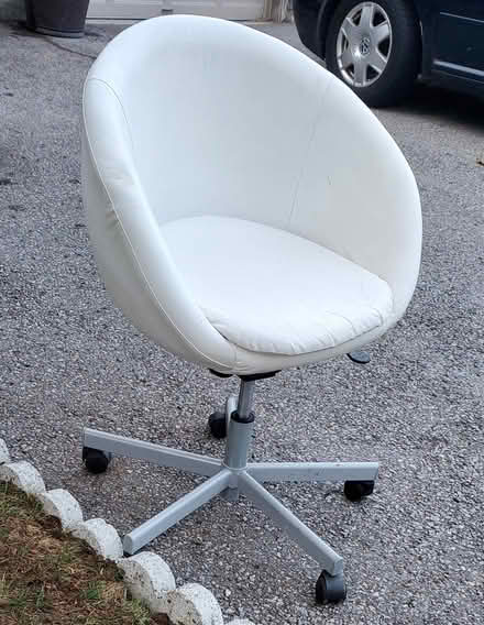 Photo of free Computer/make-up table chair (Northeast Newmarket) #3