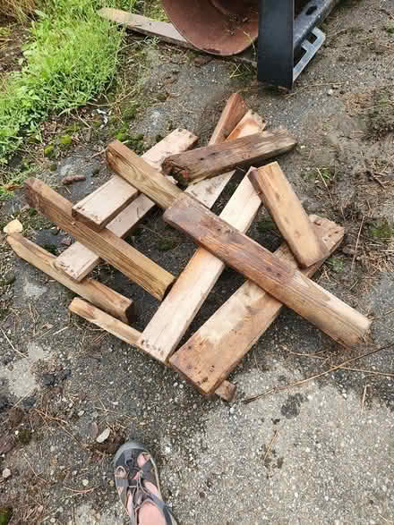 Photo of free wood scraps (virgil) #1