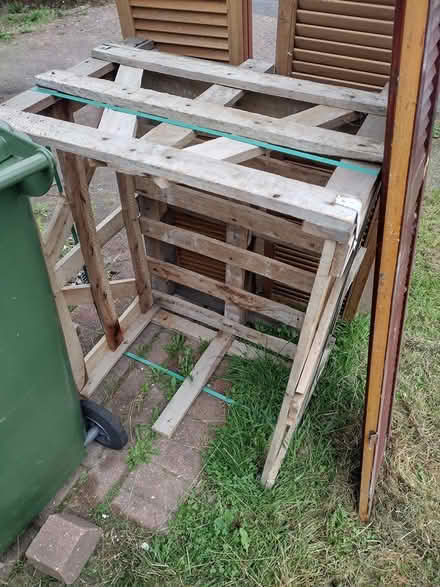 Photo of free Pallet with crate (Catshill, B61) #1