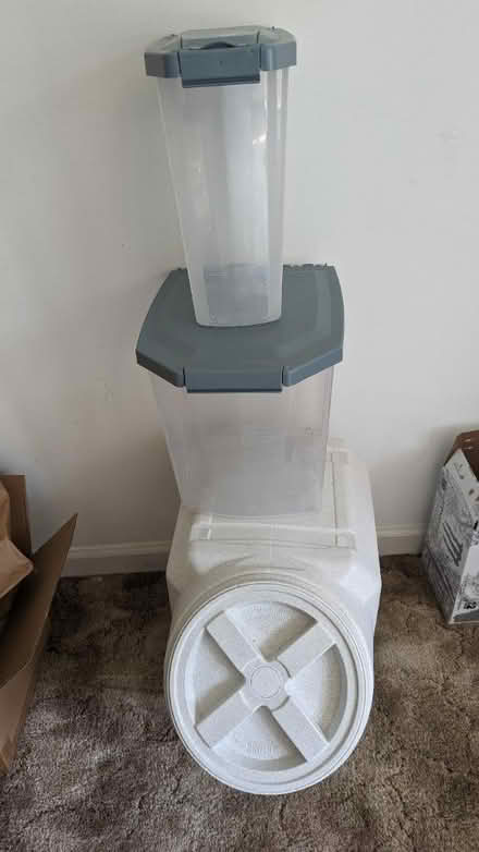 Photo of free airtight containers (king george / fxbg) #1