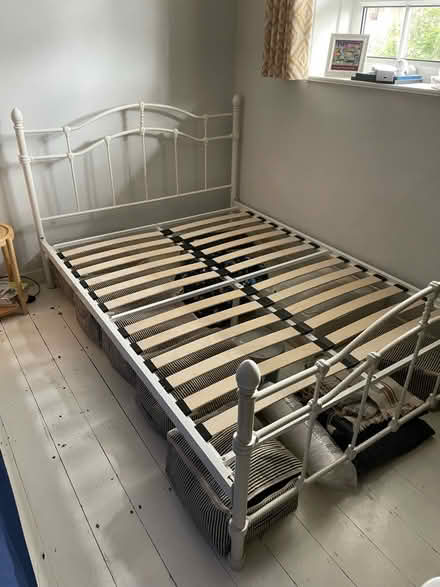Photo of free White metal double bed frame (SE15) #2