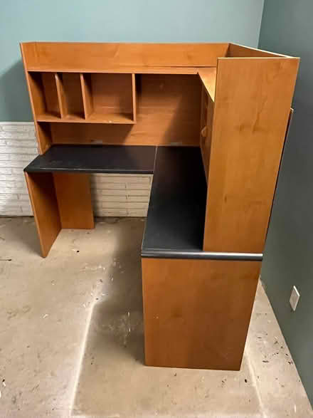 Photo of free Corner desk with hutch (University and McNab (Tamarac)) #1