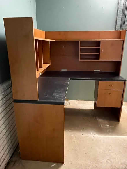 Photo of free Corner desk with hutch (University and McNab (Tamarac)) #4