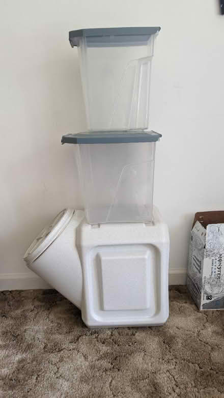 Photo of free airtight containers (king george / fxbg) #2