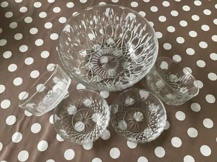 Photo of free Glass bowl & 6 dishes (New Eltham SE9) #1