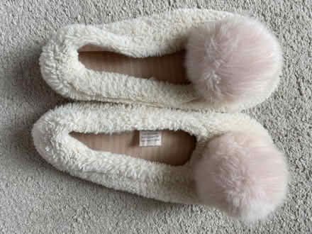 Photo of free Girl’s slippers size 2 but fit size 1 too (Tunbridge Wells S. TN2) #1