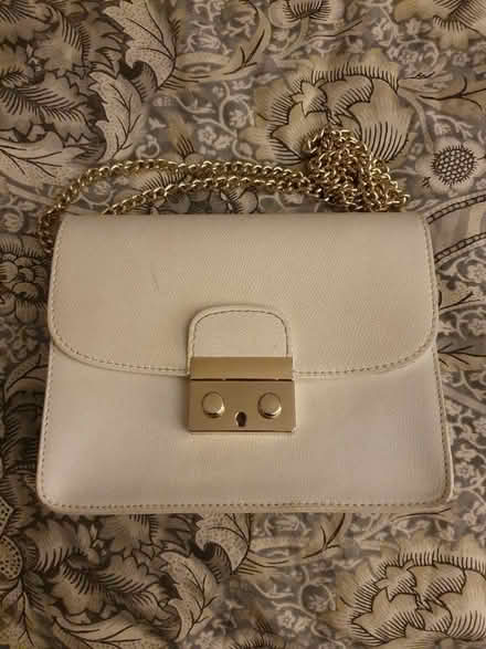 Photo of free White summer handbag (GU15) #1