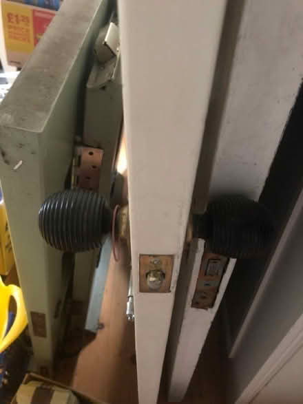 Photo of free INTERNAL DOOR 27inch PAINTED WHITE EXC. COND (Watford Heath WD19) #3