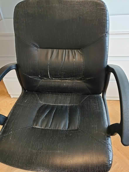 Photo of free Office chair (EN4) #3