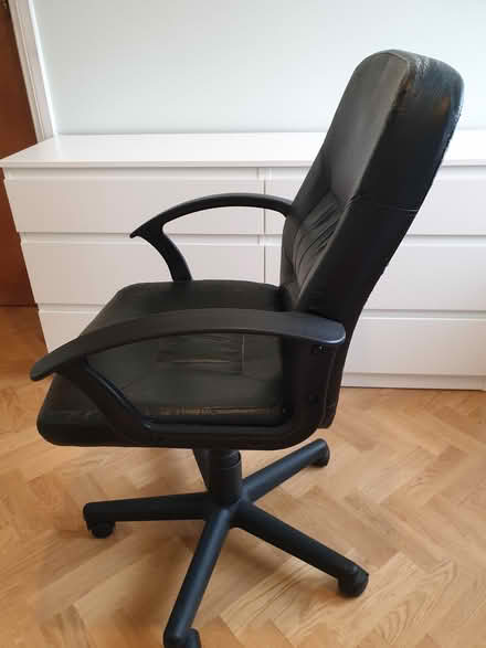 Photo of free Office chair (EN4) #2