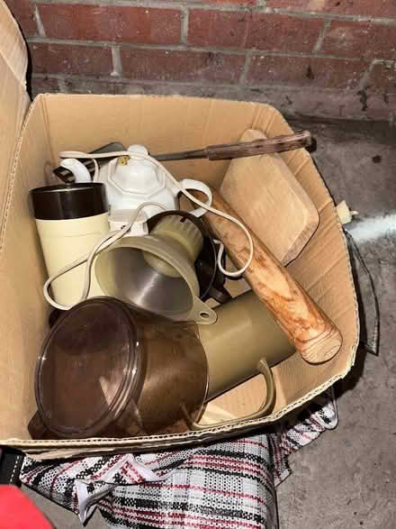 Photo of free Mix of kitchen crockery, china & utensils to giveaway (Canary Wharf E14) #3