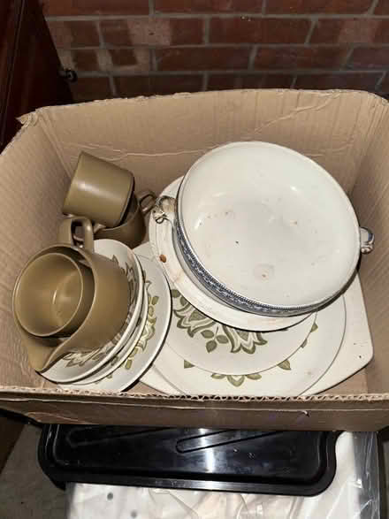 Photo of free Mix of kitchen crockery, china & utensils to giveaway (Canary Wharf E14) #2