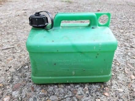 Photo of free Fuel can (Shinfield RG2) #1