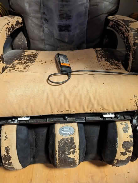 Photo of free Massage Chair with worn leather (Nepean, Tanglewood) #4