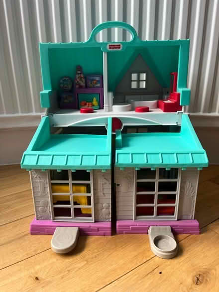 Photo of free Fisher Price Little People house (TW9) #2