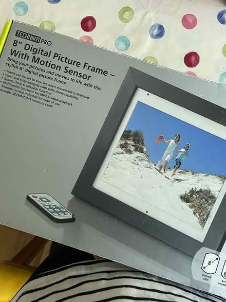 Photo of free Digital photo frame (SL6 Taplow) #1