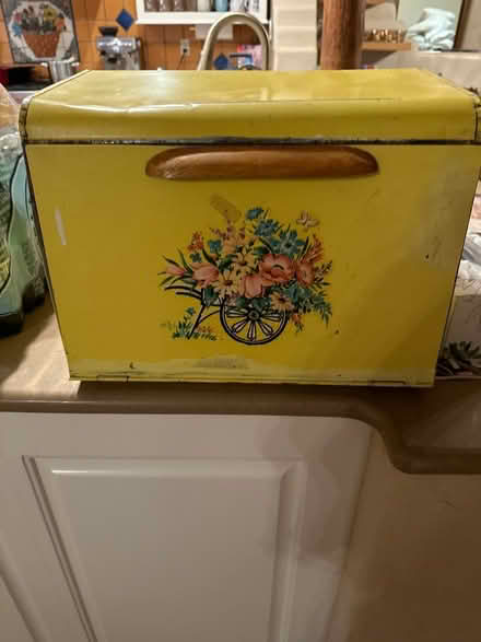 Photo of free Vintage bread box (87042) #1
