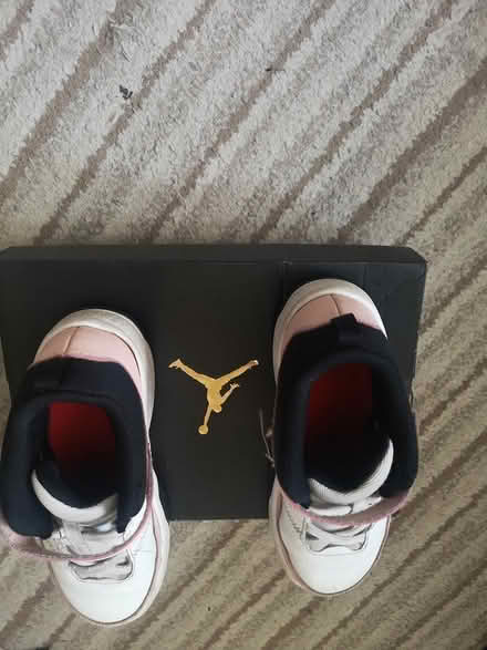 Photo of free Pink and white Jordan trainers (Bermondsey SE16) #4