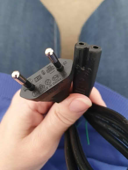 Photo of free European 8 lead (GU15) #1