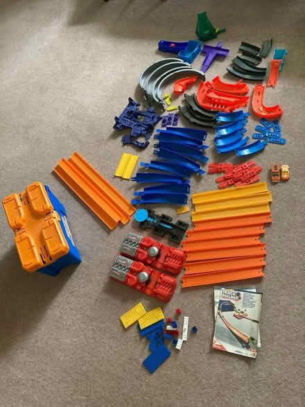 Photo of free Hot wheels track and accessories (Sciennes EH9) #1