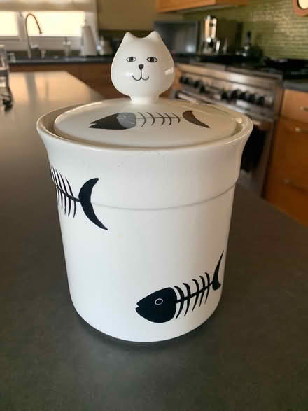 Photo of free Ceramic cookie jar (Central San Rafael) #1
