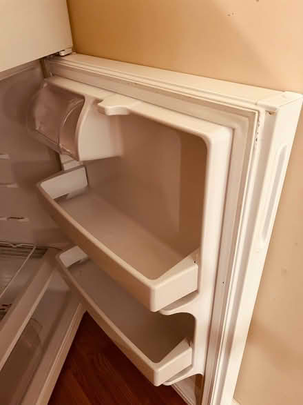 Photo of free Hotpoint Refrigerator (Douglasville) #2
