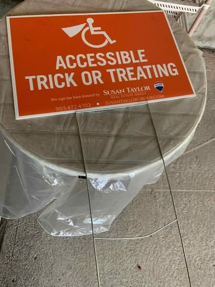 Photo of free Accessible Trick or Treat Signs (North York) #1