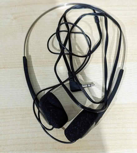 Photo of free Basic headphones (Devizes SN10) #1