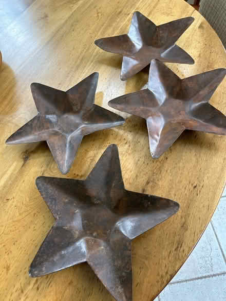 Photo of free 4 metal decorative stars (NW Evanston) #1