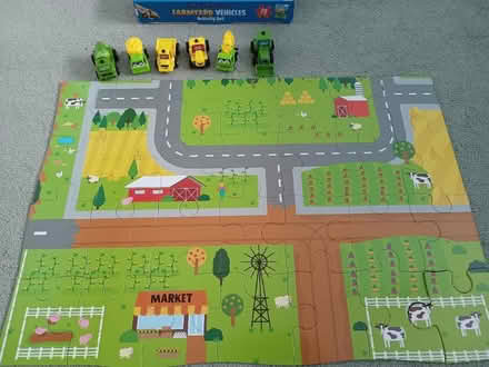 Photo of free Farmyard vehicles jigsaw and toys (CW2) #1