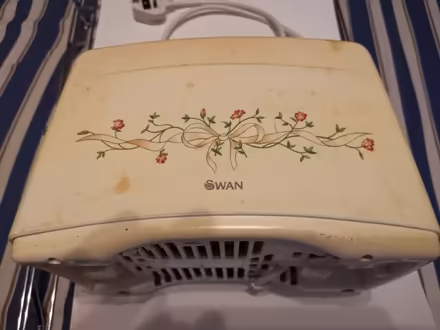Photo of free Swan Eternal Beau 2 Slice Toaster (Chorlton-cum-Hardy M16) #1