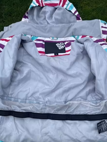 Photo of free Ski jacket size 152 (cm?) possibly age 10-11 (Netherfield, Kendal LA9) #2