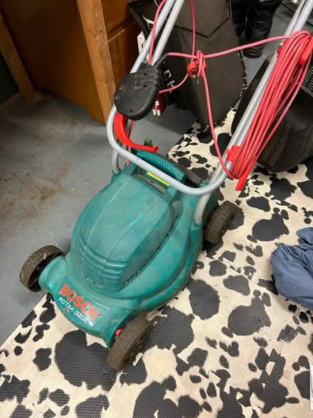 Photo of free Lawn mower - bent blade (Ipswich IP2) #3