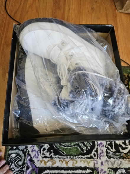 Photo of free Size 6M waterproof white snow boots (El Cerrito / East Bay) #3