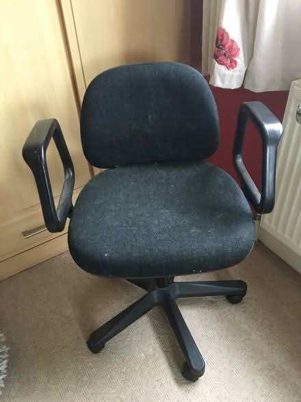 Photo of free Office swivel chair (Tadmarton) #1
