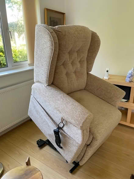 Photo of free Electric Recliner Chair (Abingdon) #3
