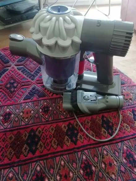 Photo of free dyson v6 (Sun In The Sands Roundabout SE3) #1