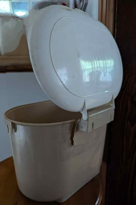 Photo of City of Toronto kitchen compost bin (Beaches area) #2