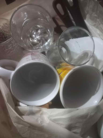 Photo of free Mugs, Cups and small pots (DE1) #1