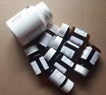 Photo of free small pill bottles (Horsham near station) #1
