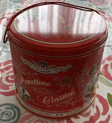 Photo of free Empty panettone tin (New Barnet EN4) #1