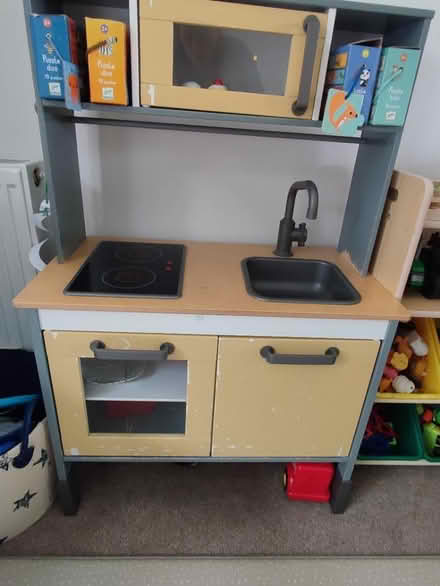 Photo of free ikea children's kitchen (Horsham RH13) #1