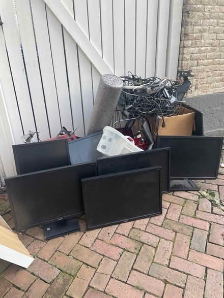 Photo of free computer screens (24 Arnold street) #1