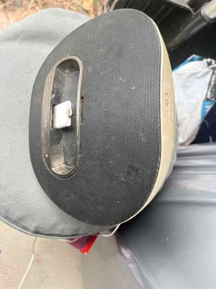 Photo of free iPhone docking speaker - Philips - White (Brighouse HD6) #1
