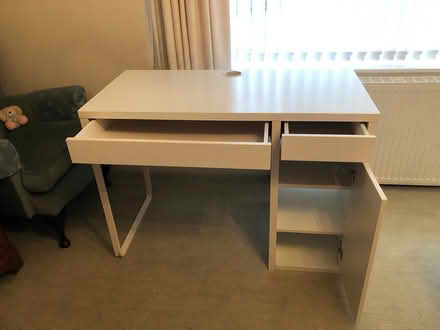 Photo of free White Desk (CH60) #2
