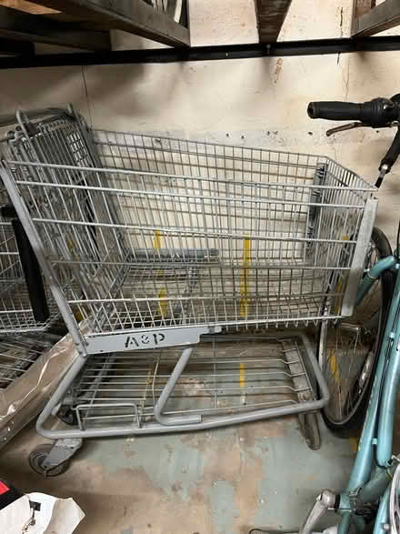 Photo of free shopping carts (Bronx - 10471) #1